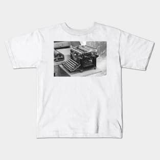 Underwood typewriter Kids T-Shirt